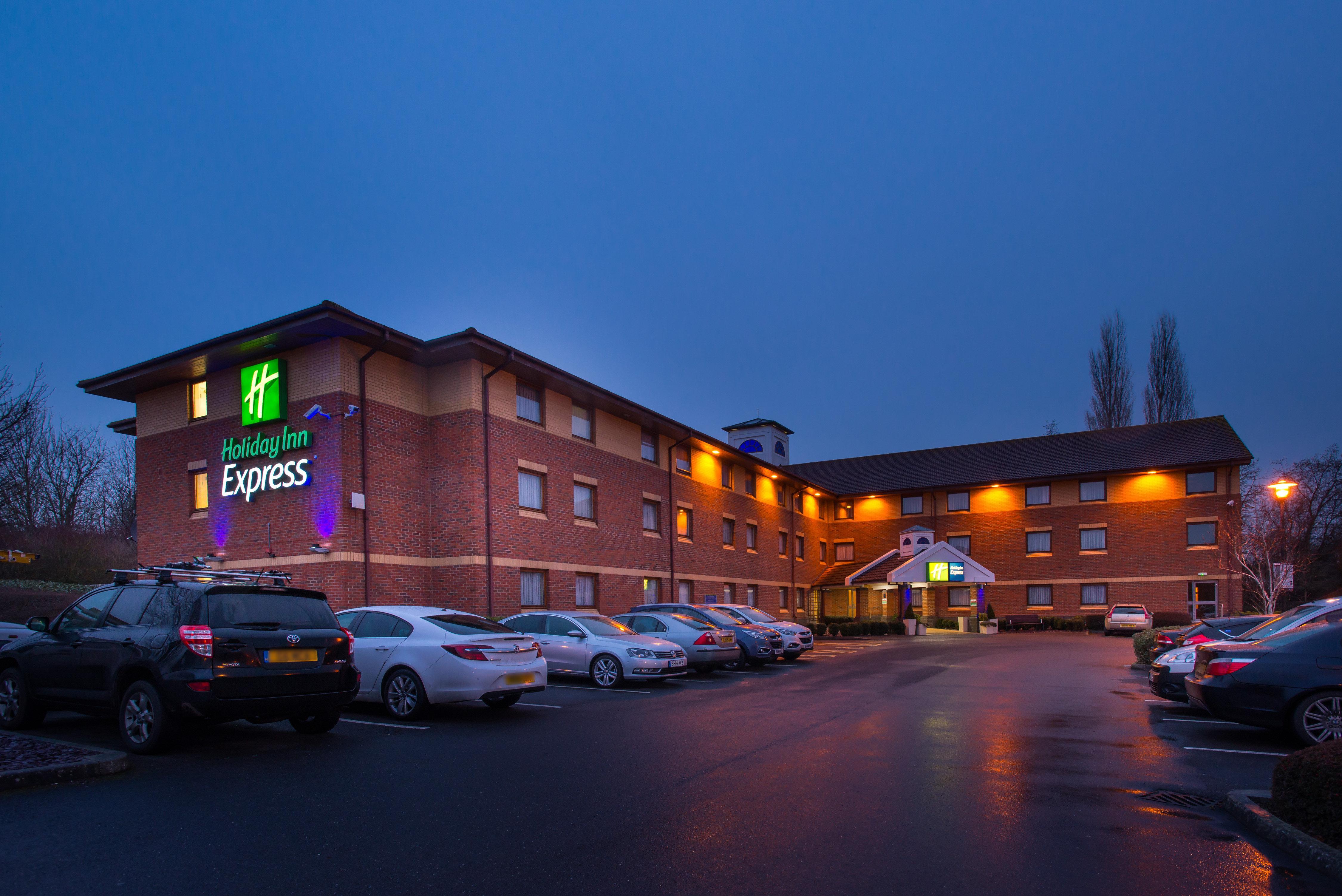 Holiday Inn Express Taunton East By Ihg Exteriör bild