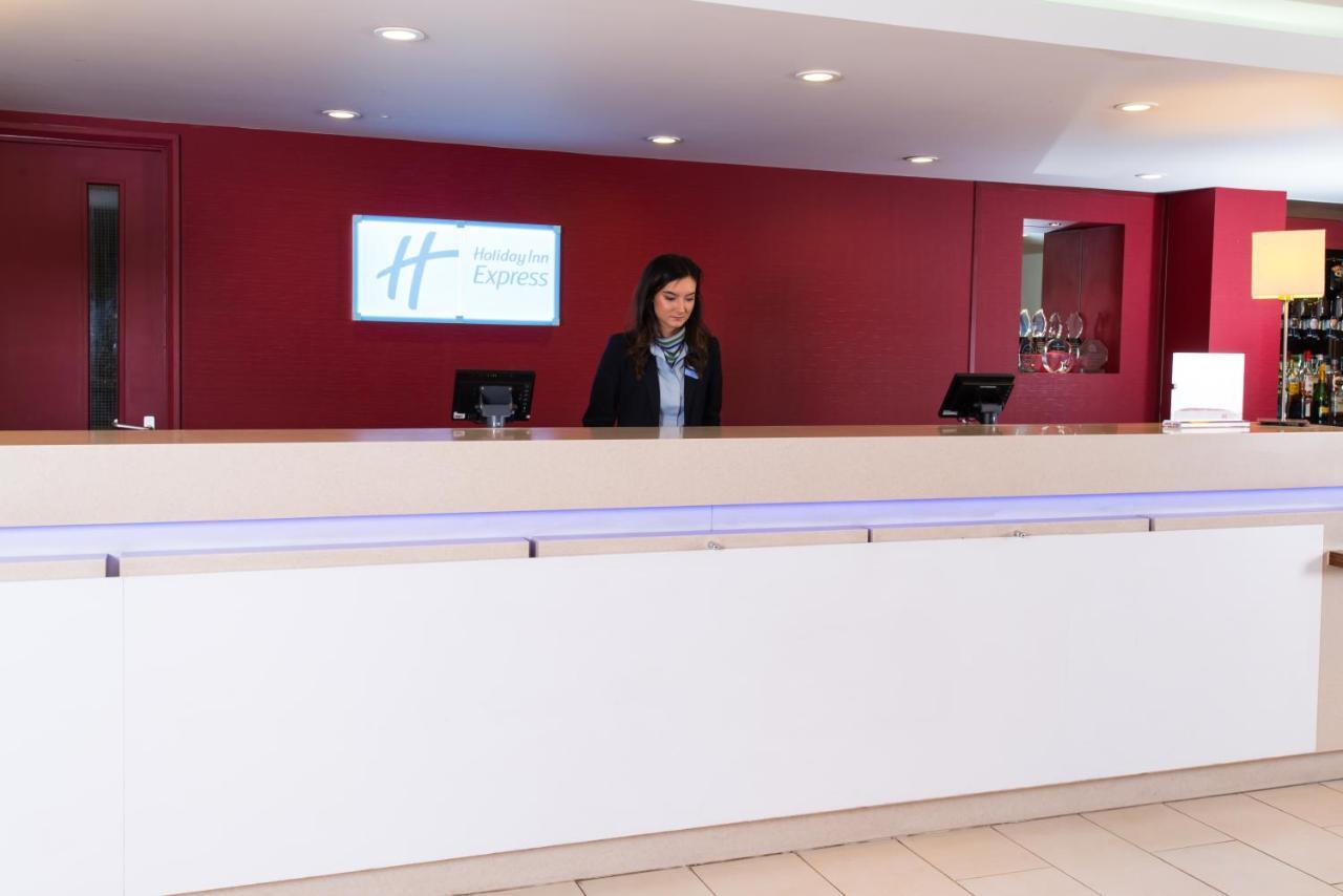 Holiday Inn Express Taunton East By Ihg Exteriör bild