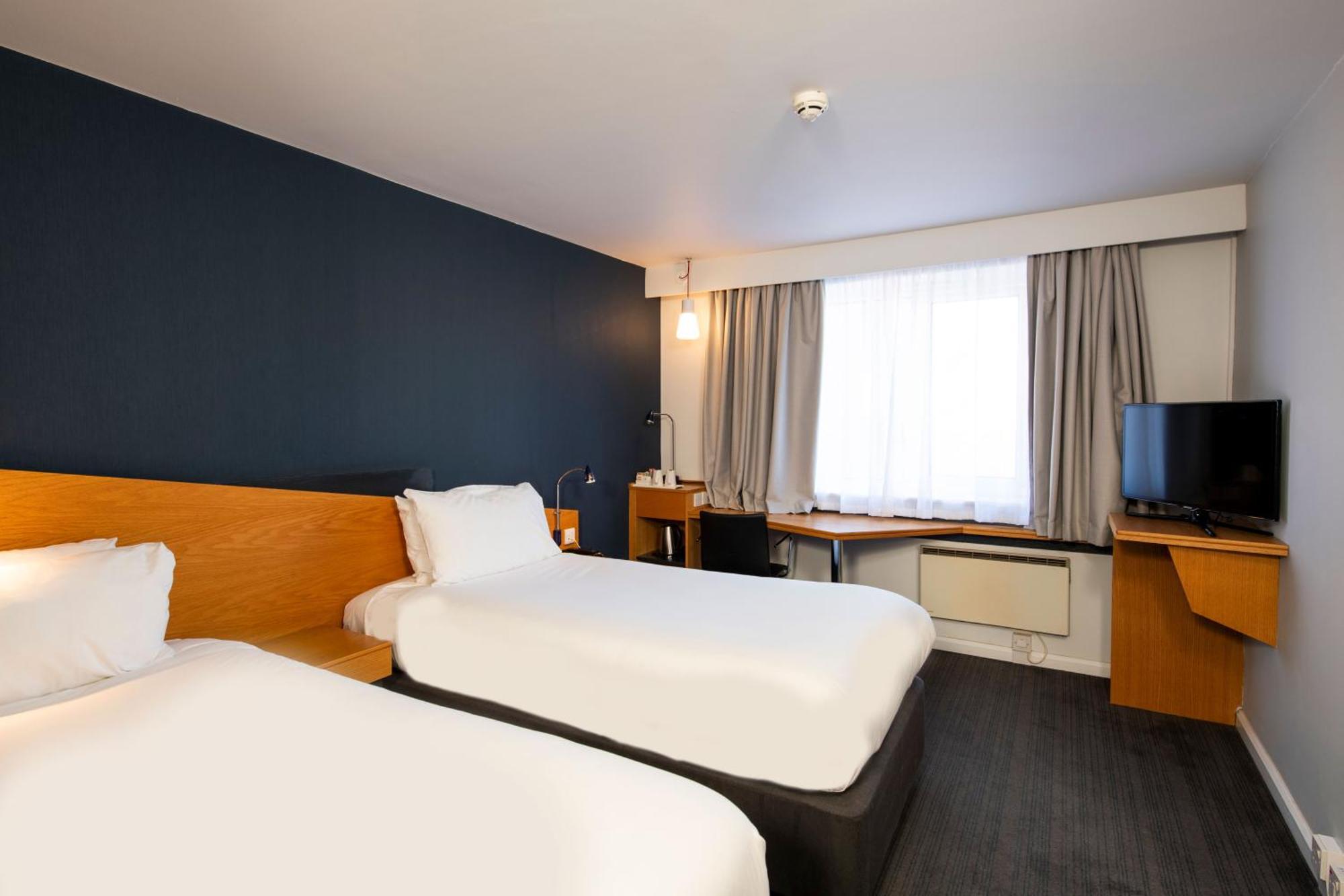 Holiday Inn Express Taunton East By Ihg Exteriör bild