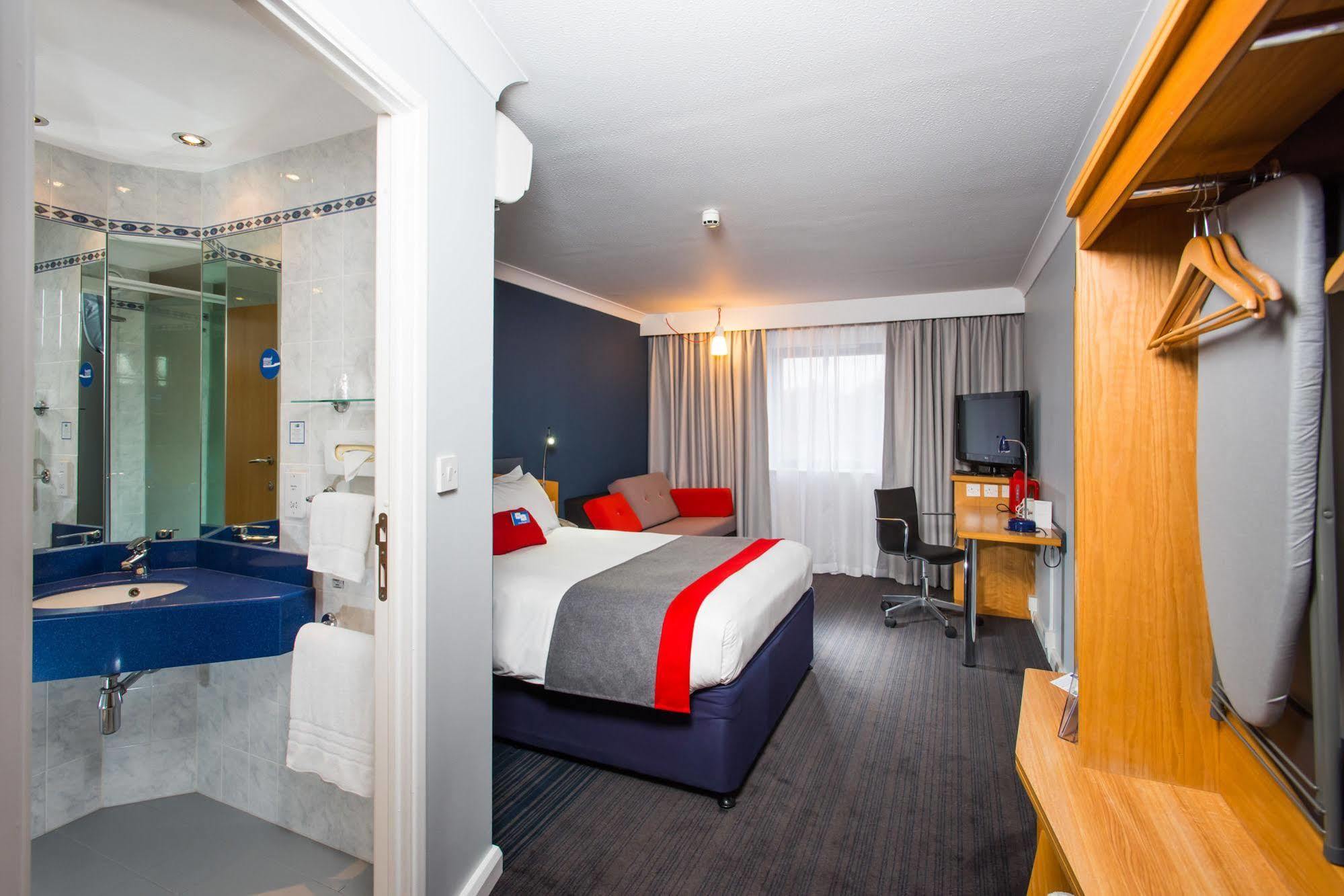 Holiday Inn Express Taunton East By Ihg Exteriör bild